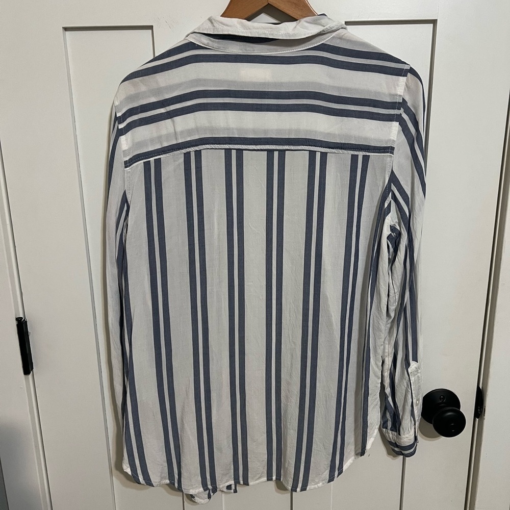 American Eagle, Blue and white stripe Long sleeve top. Size Small button up - Picture 2 of 4